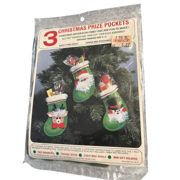3 Christmas Prize Pockets Kit Green Mini Stockings 5"x6" Pre-Cut Felt Ornaments - Picture 2 of 3